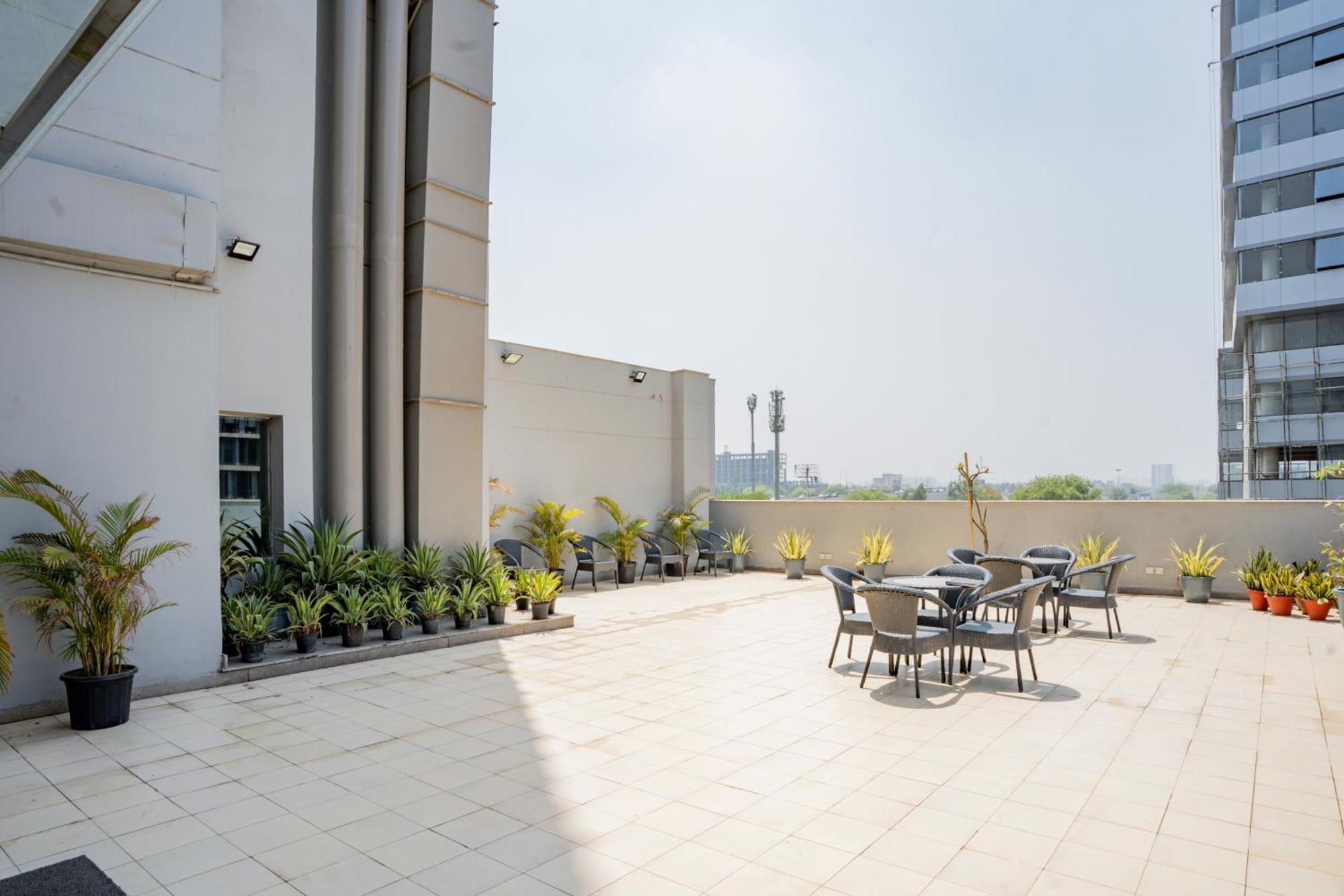Ar Suites Klj Square Gurgaon Exterior photo