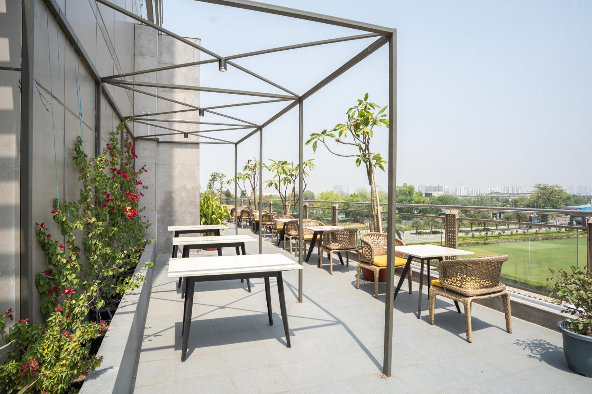 Ar Suites Klj Square Gurgaon Exterior photo
