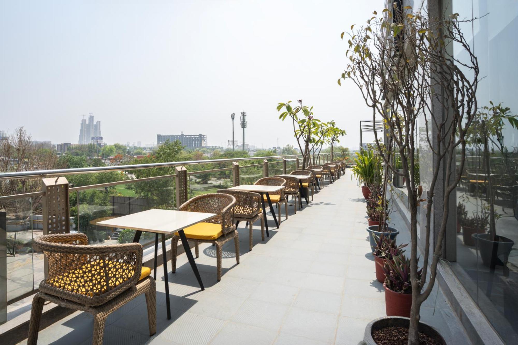 Ar Suites Klj Square Gurgaon Exterior photo